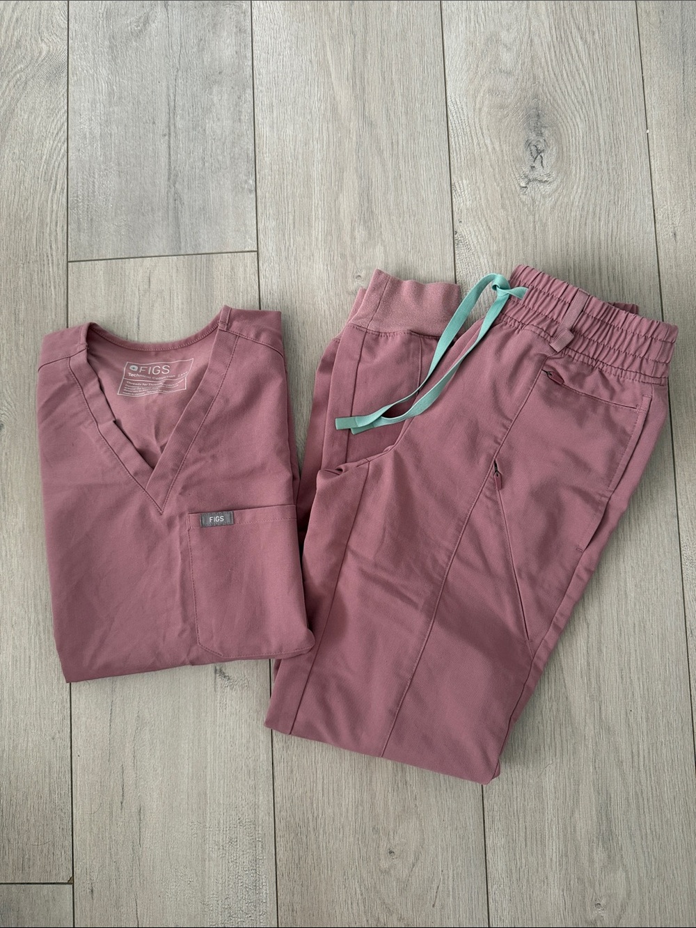 Figs Women Mineral Mauve Jogger Scrub Set with Teal Drawcord